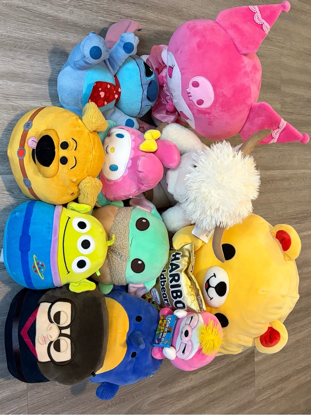 11 Plushies Bundle, Mint condition.